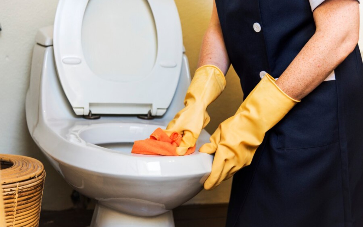 How often should you clean the toilet so that it is not considered dirty? The answer may discomfort many.