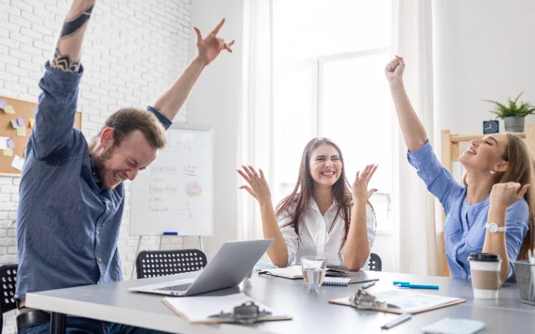 Bienestar emocional en el trabajo: clave para una productividad sostenible.