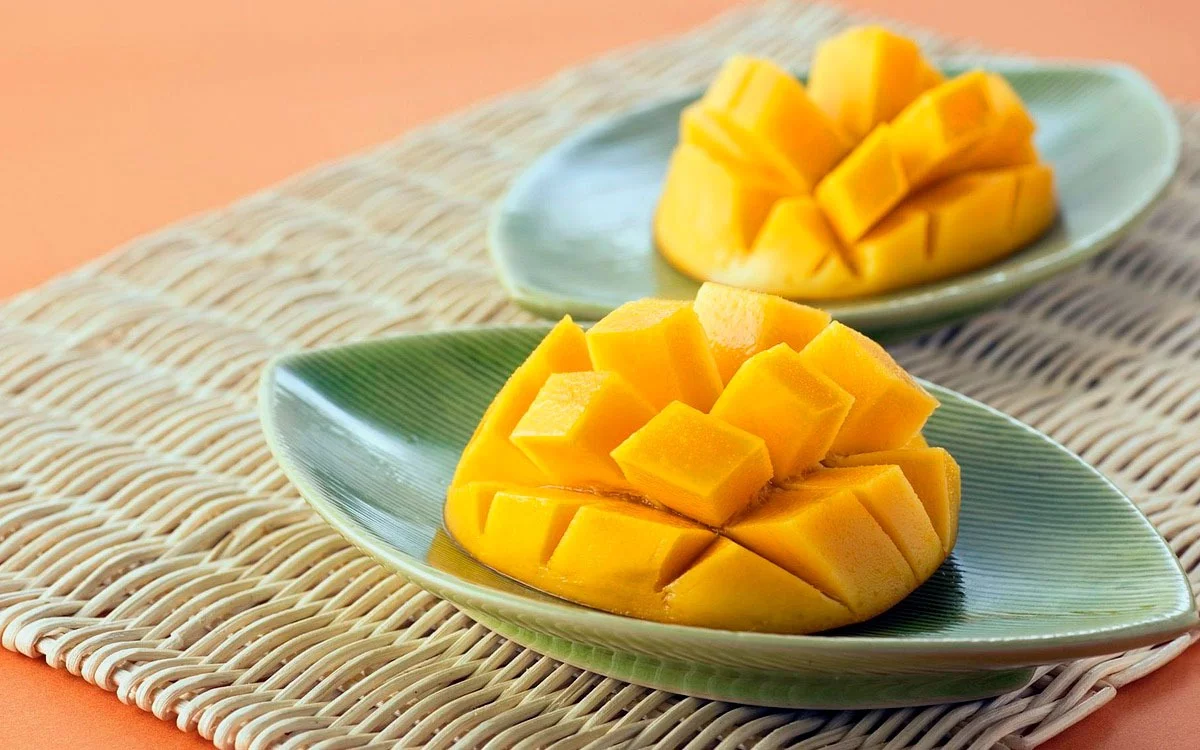 This is the tropical fruit that cleans your intestines and can improve your digestion.