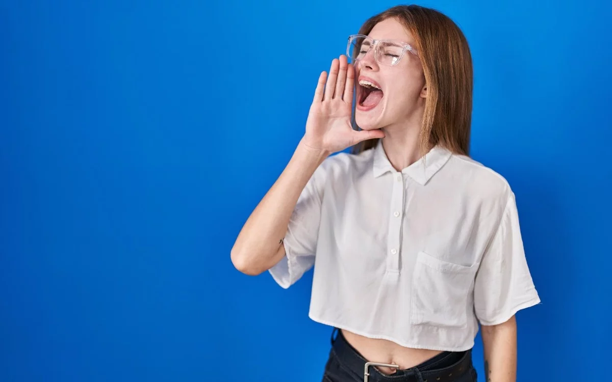 What does it mean when someone has a voice tone that is too loud? This explains the psychology.