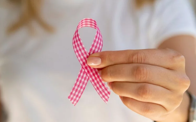 You might also be interested in this article... Terapia hormonal contra el cáncer de mama: ¿Una nueva esperanza para reducir el riesgo de demencia?