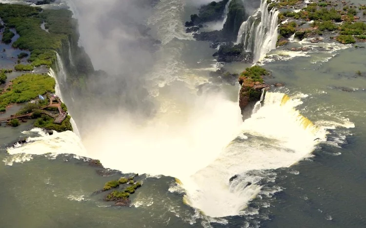 Trip to the imposing Iguazu Falls
